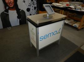 RE-2065 Rental Inline Exhibit with MOD-1552 Modular Counter