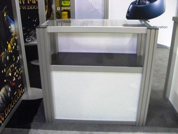 RE-502 Rental Display / Display Case -- Image 1